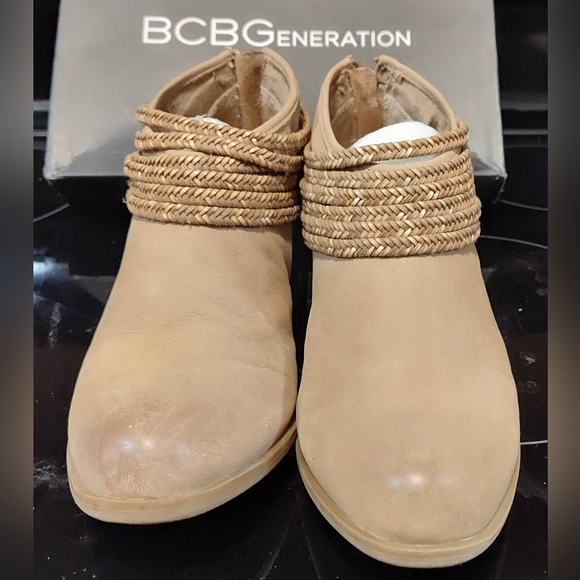 BCBG generation Craftee booties 9.5M new in box - Picture 5 of 7